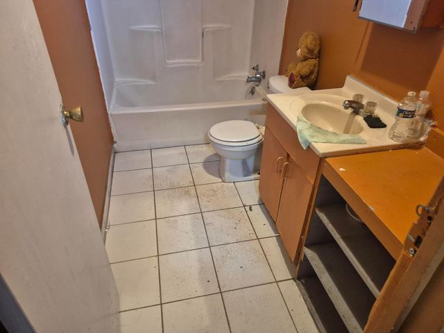 864 E Evening Glow Avenue, Reedley, CA 93654