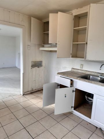 864 E Evening Glow Avenue, Reedley, CA 93654