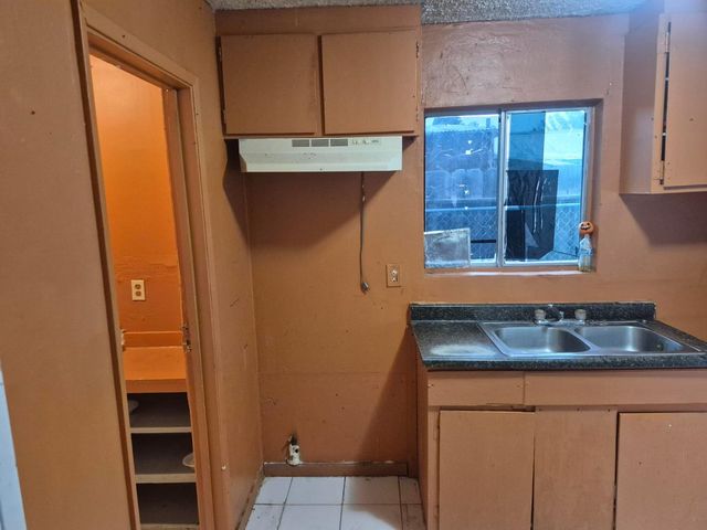 864 E Evening Glow Avenue, Reedley, CA 93654