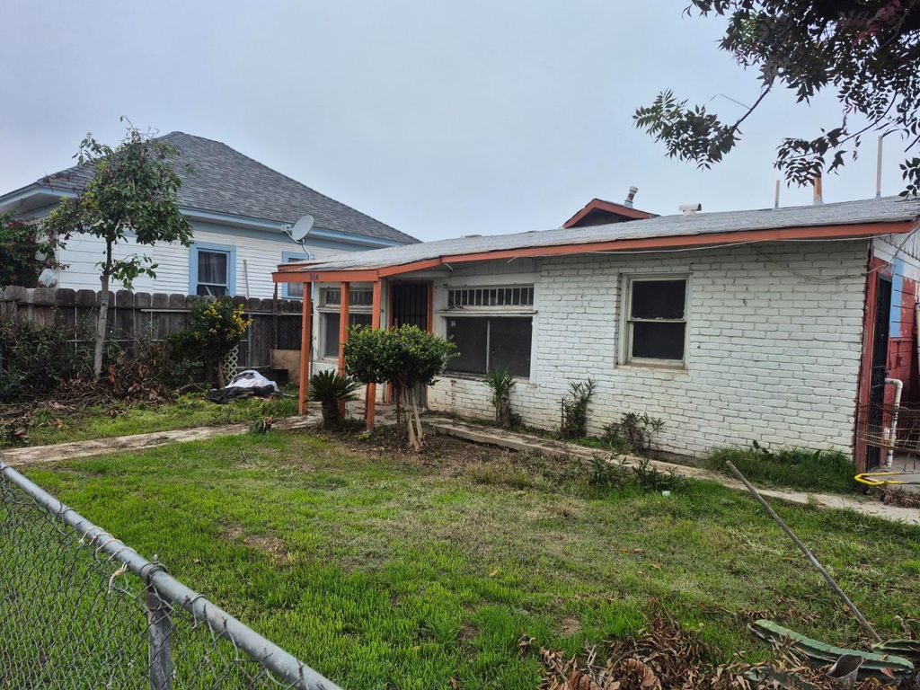 864 E Evening Glow Avenue, Reedley, CA 93654