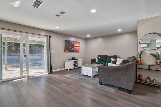 10732 Paiute Way, Rancho Cordova, CA 95670