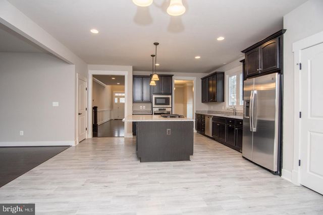 6928 REGENT LN, Falls Church, VA 22042