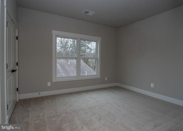 6928 REGENT LN, Falls Church, VA 22042