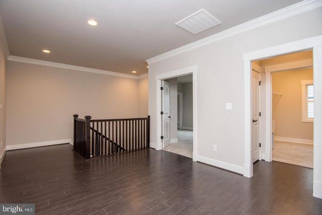 6928 REGENT LN, Falls Church, VA 22042