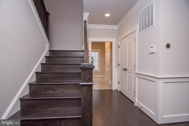 6928 REGENT LN, Falls Church, VA 22042