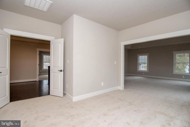 6928 REGENT LN, Falls Church, VA 22042