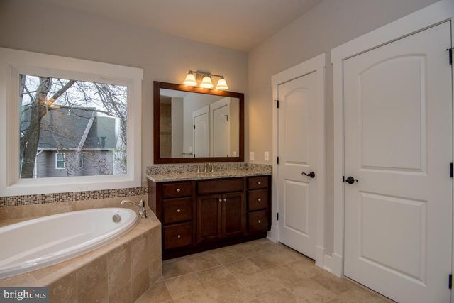 6928 REGENT LN, Falls Church, VA 22042