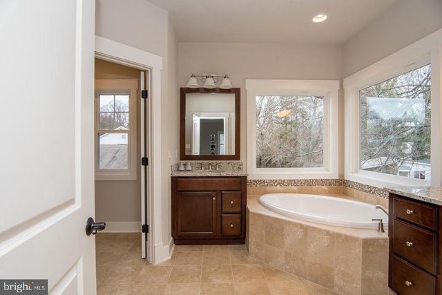6928 REGENT LN, Falls Church, VA 22042