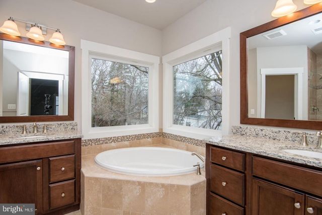 6928 REGENT LN, Falls Church, VA 22042
