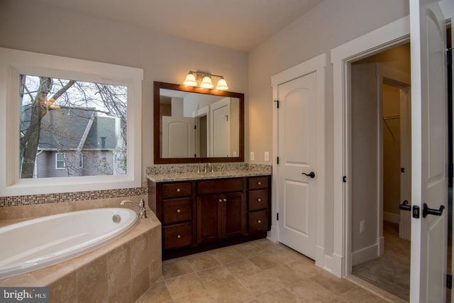 6928 REGENT LN, Falls Church, VA 22042