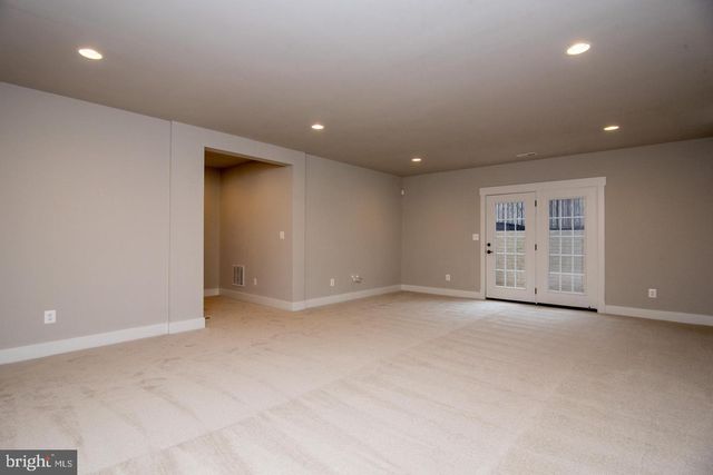 6928 REGENT LN, Falls Church, VA 22042
