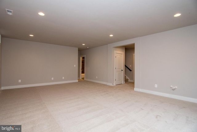 6928 REGENT LN, Falls Church, VA 22042
