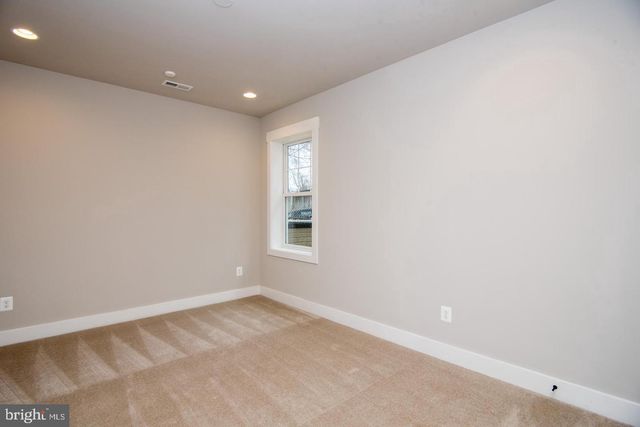 6928 REGENT LN, Falls Church, VA 22042