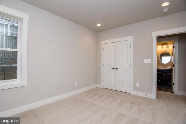 6928 REGENT LN, Falls Church, VA 22042