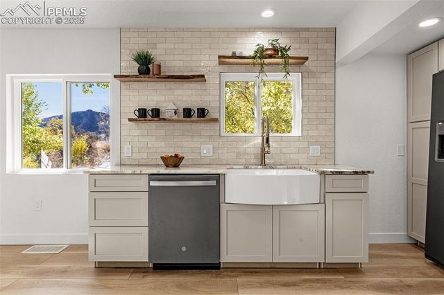 10 Rock Hill Road, Manitou Springs, CO 80829