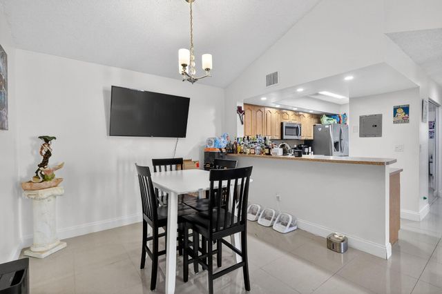 18840 NW 57th Avenue 302, Hialeah, FL 33015