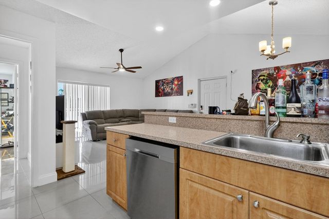 18840 NW 57th Avenue 302, Hialeah, FL 33015