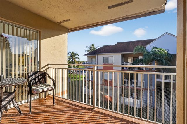 18840 NW 57th Avenue 302, Hialeah, FL 33015