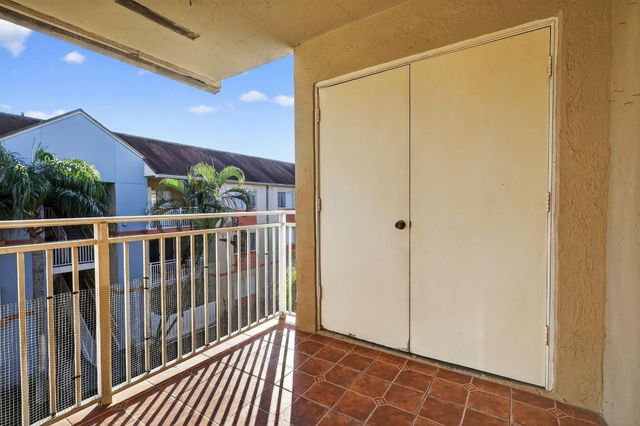 18840 NW 57th Avenue 302, Hialeah, FL 33015