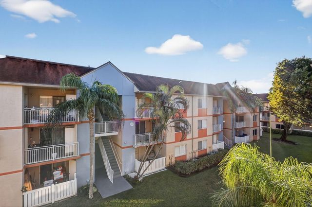 18840 NW 57th Avenue 302, Hialeah, FL 33015