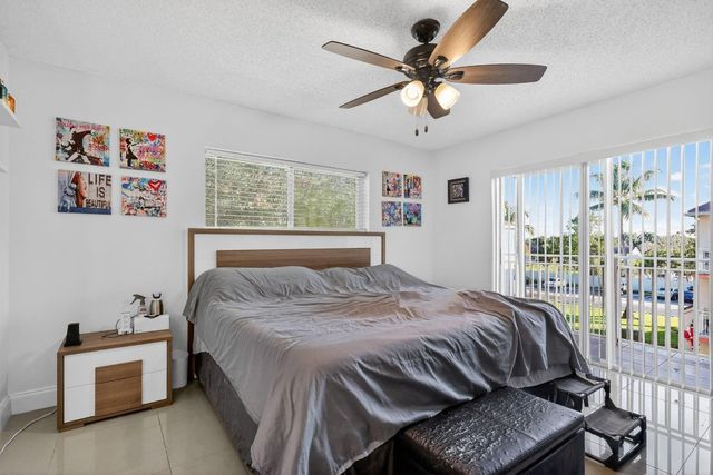 18840 NW 57th Avenue 302, Hialeah, FL 33015