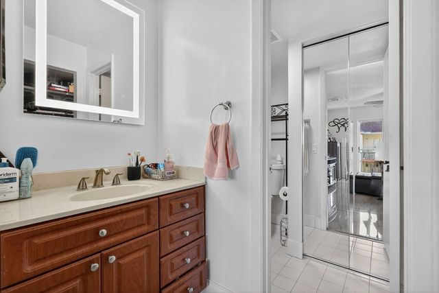 18840 NW 57th Avenue 302, Hialeah, FL 33015