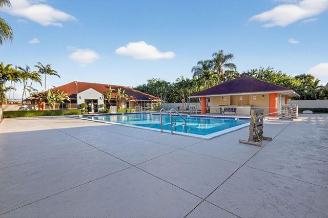 18840 NW 57th Avenue 302, Hialeah, FL 33015