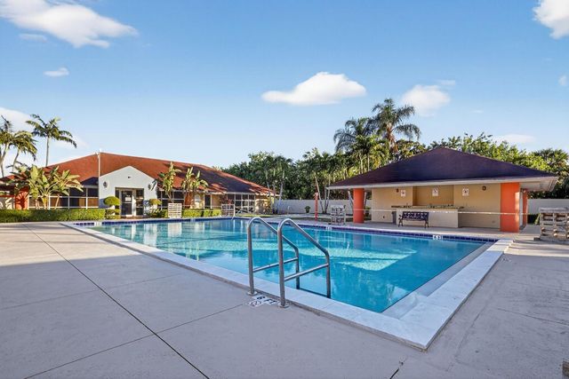 18840 NW 57th Avenue 302, Hialeah, FL 33015