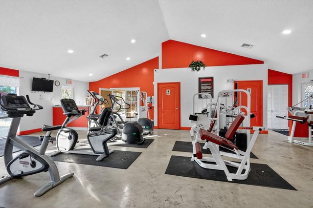 18840 NW 57th Avenue 302, Hialeah, FL 33015