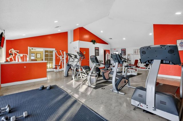 18840 NW 57th Avenue 302, Hialeah, FL 33015