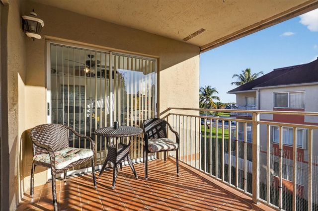 18840 NW 57th Avenue 302, Hialeah, FL 33015