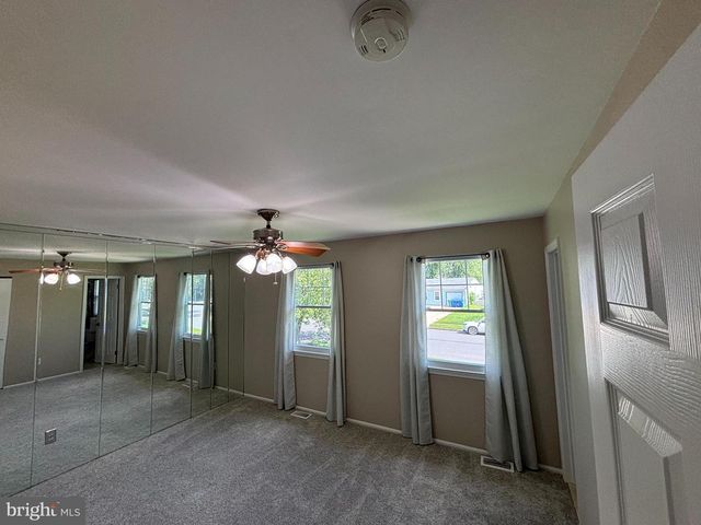 5 WOODCREST DR, Eastampton, NJ 08060
