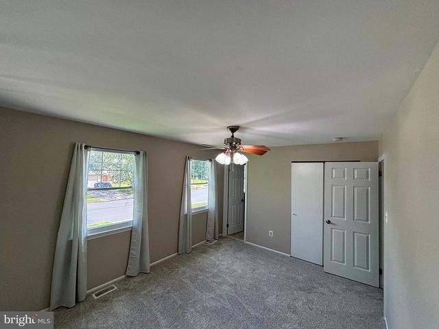 5 WOODCREST DR, Eastampton, NJ 08060