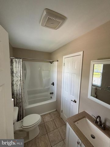 5 WOODCREST DR, Eastampton, NJ 08060