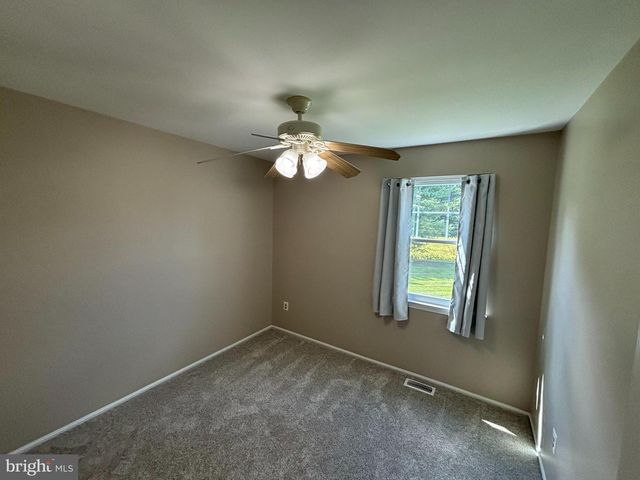 5 WOODCREST DR, Eastampton, NJ 08060
