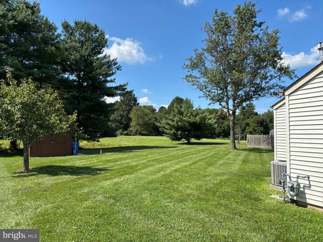 5 WOODCREST DR, Eastampton, NJ 08060