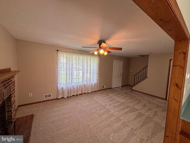 5 WOODCREST DR, Eastampton, NJ 08060