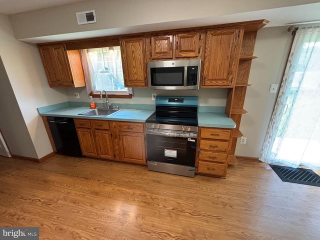 5 WOODCREST DR, Eastampton, NJ 08060