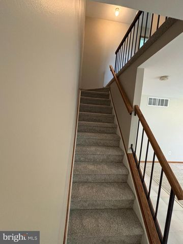 5 WOODCREST DR, Eastampton, NJ 08060