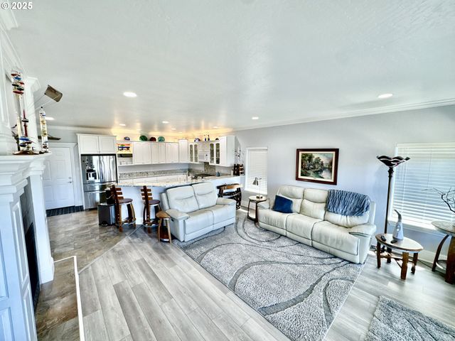 842 CHETCO POINT Ter, Brookings, OR 97415