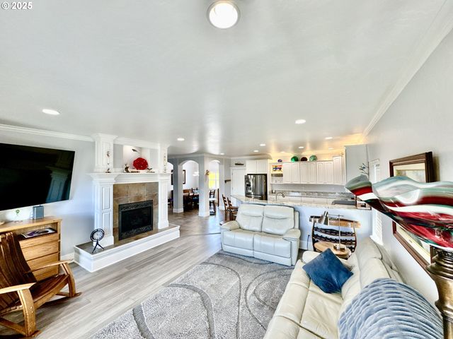 842 CHETCO POINT Ter, Brookings, OR 97415