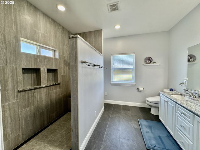 842 CHETCO POINT Ter, Brookings, OR 97415