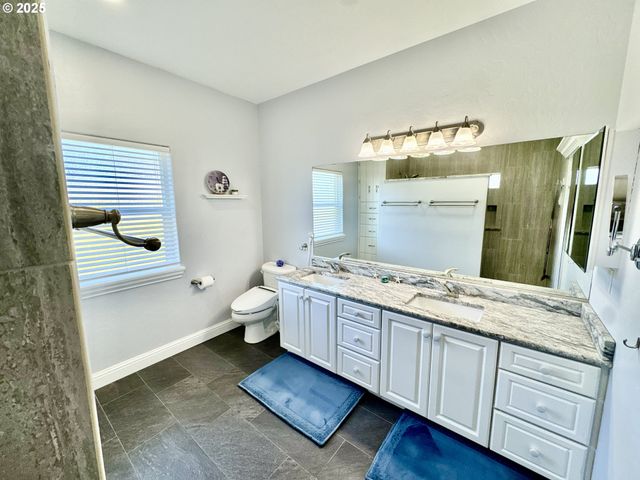 842 CHETCO POINT Ter, Brookings, OR 97415