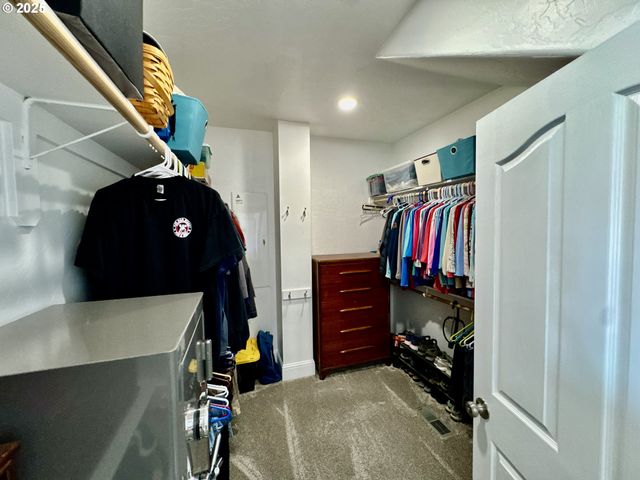 842 CHETCO POINT Ter, Brookings, OR 97415