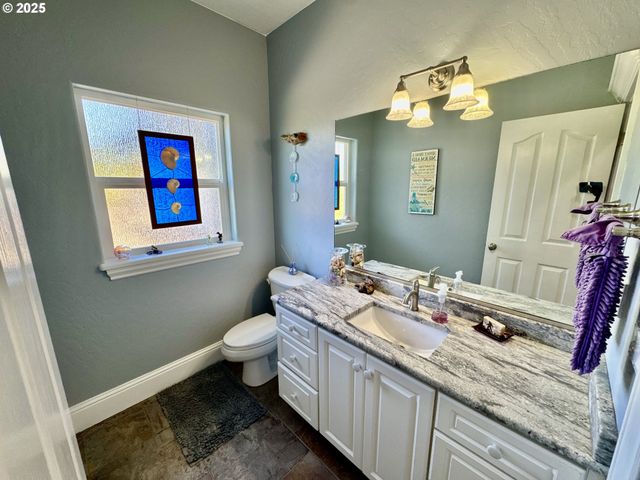 842 CHETCO POINT Ter, Brookings, OR 97415