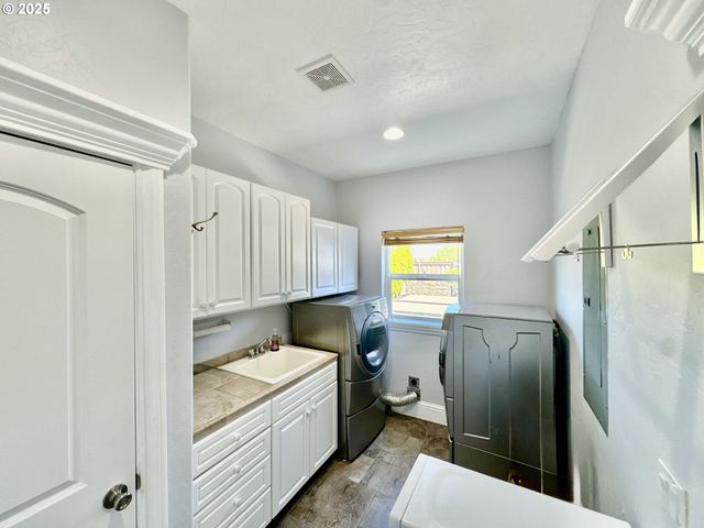 842 CHETCO POINT Ter, Brookings, OR 97415