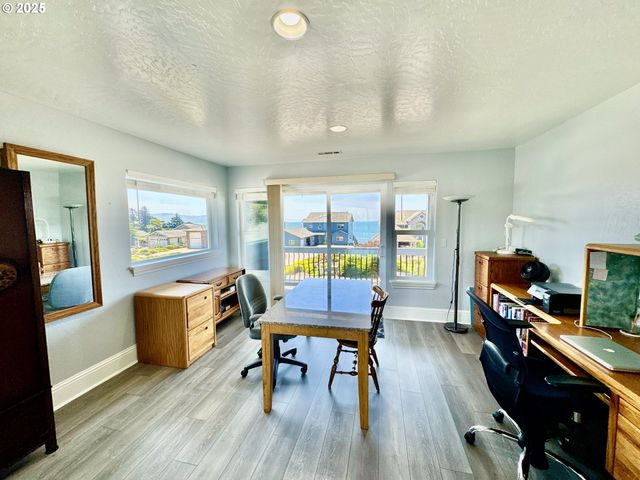 842 CHETCO POINT Ter, Brookings, OR 97415