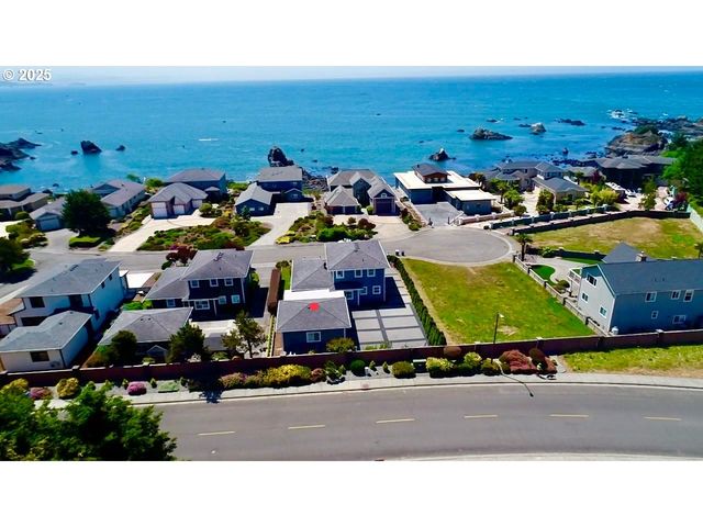 842 CHETCO POINT Ter, Brookings, OR 97415