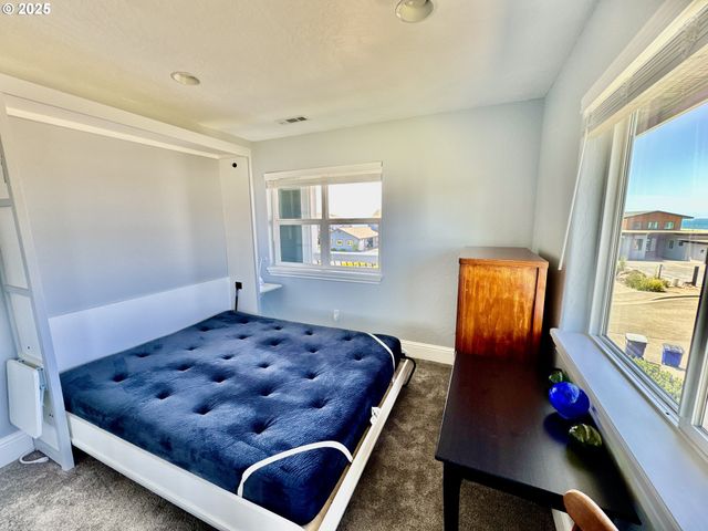 842 CHETCO POINT Ter, Brookings, OR 97415