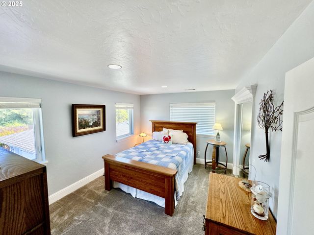 842 CHETCO POINT Ter, Brookings, OR 97415